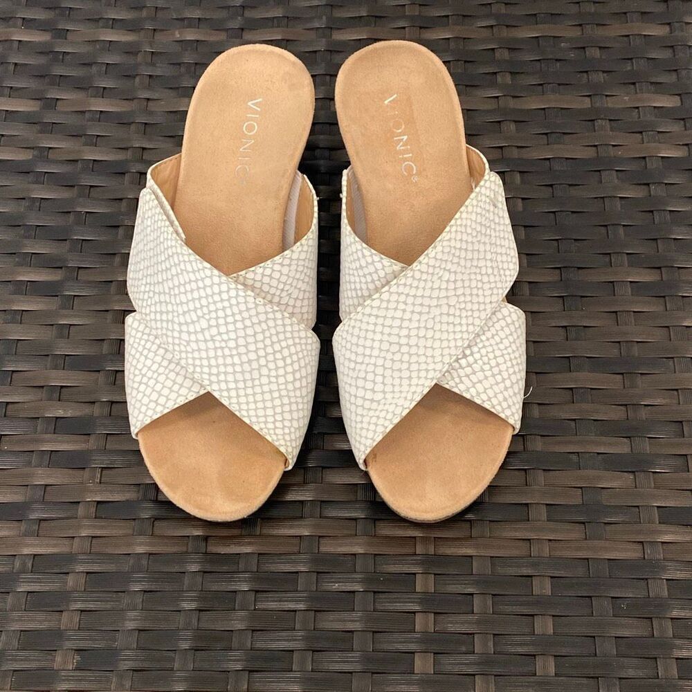 Vionic Women's White Crisscross Slide Sandals